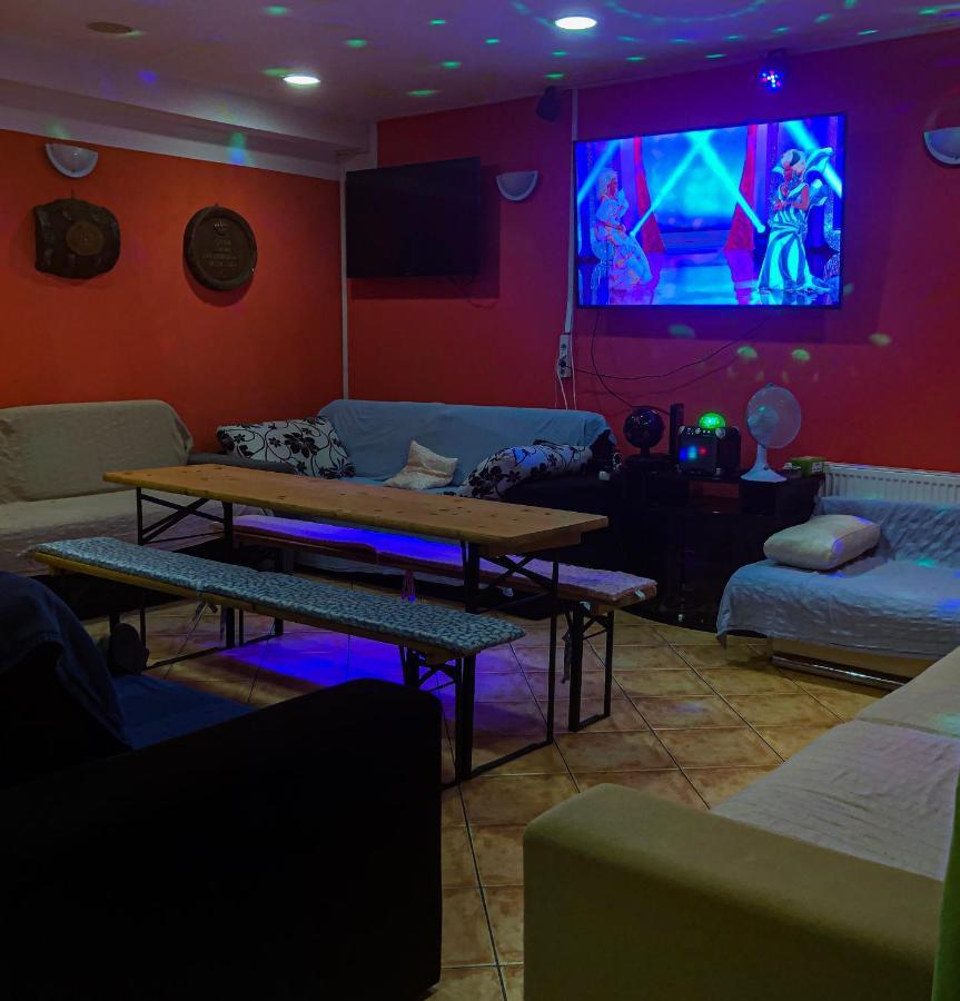 Whole Basement Former Pub3 For Bachelor / Bachelorette Party Budapest Exterior photo