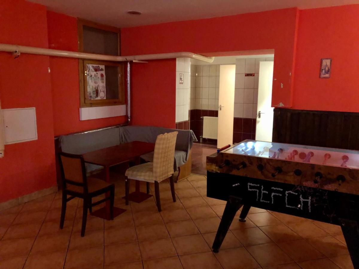 Whole Basement Former Pub3 For Bachelor / Bachelorette Party Budapest Exterior photo