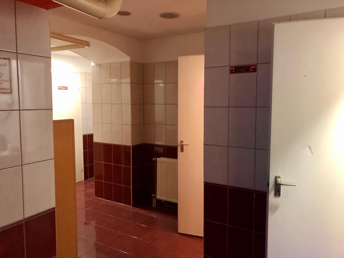 Whole Basement Former Pub3 For Bachelor / Bachelorette Party Budapest Exterior photo