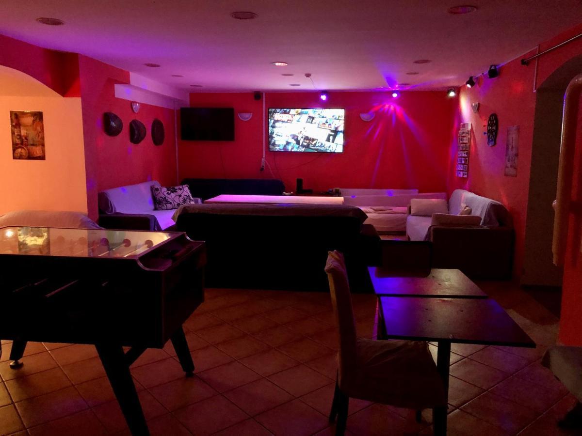 Whole Basement Former Pub3 For Bachelor / Bachelorette Party Budapest Exterior photo